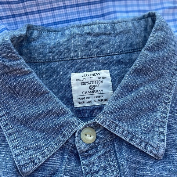 Two SS Gap button downs; Sz L - Picture 3 of 5